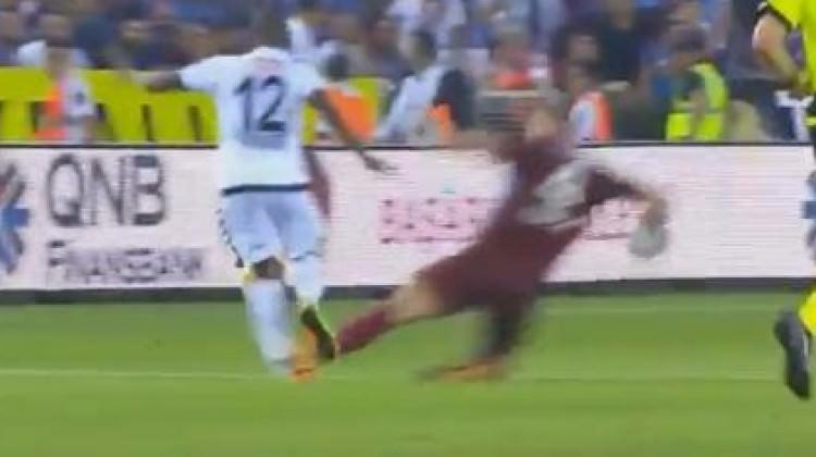 'Buna göz yuman hakem düdüğünü assın'