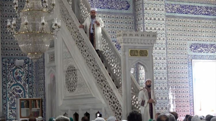Cuma hutbesi işaret diliyle de anlatıldı