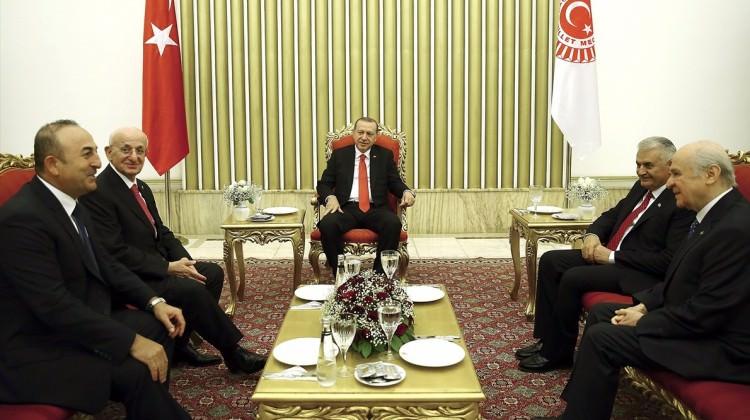 TBMM resepsiyonunda kritik görüşme!