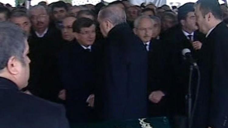 Cenazede soğuk rüzgarlar!