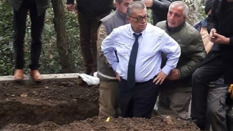Büyük acı! Kendi elleriyle mezara koydu
