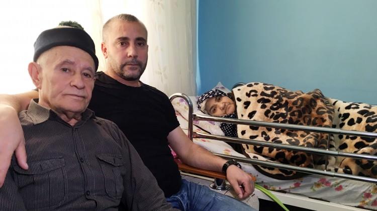 Yürüyerek gittiği hastaneden sedyeyle çıktı