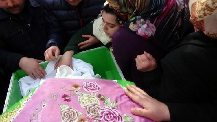 Yok böyle bir acı! Kızının ölümüne tanık oldu