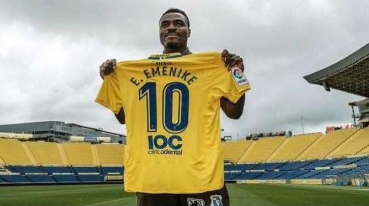 Emenike yıkıldı! 8 ay oynayamayacak