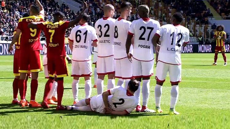 Süper Lig maçında ilginç pozisyon!