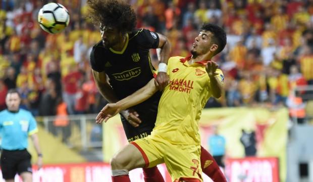 İzmir'de galibiyet direğe takıldı!
