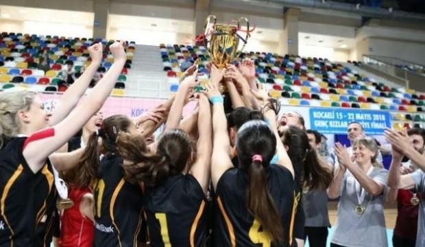 VakıfBank gençlerde namağlup şampiyon