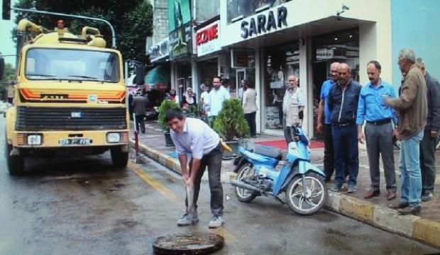 Tonlarcasını kanalizasyona döküp, kaçtılar