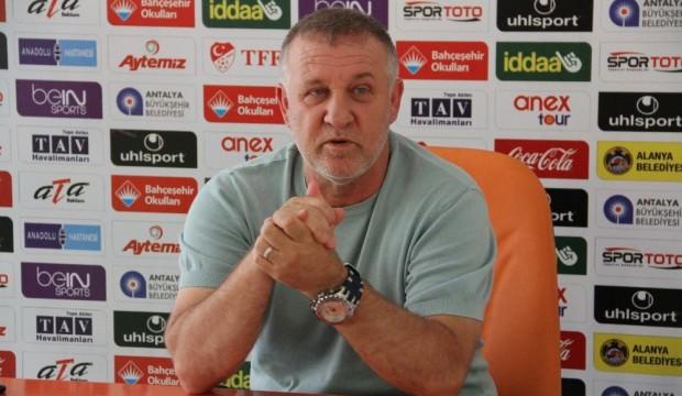 Mesut Bakkal 1 yıl daha Alanyaspor'da