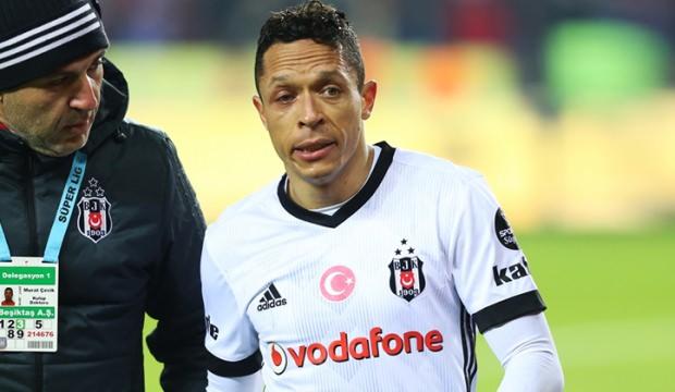 Beşiktaş'ta Adriano ayrılığın eşiğinde!