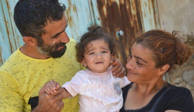Anneanne ve torununun dağlık alanda bulunması