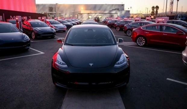 Mercedes ve BMW üç sene sonra Tesla'yı geçecek