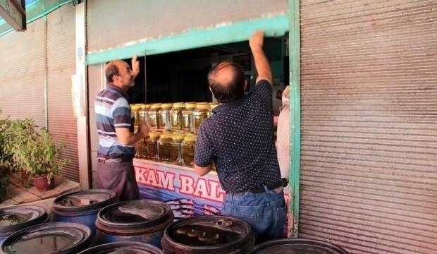 Süpermarketlere kızıp kepenk kapattılar