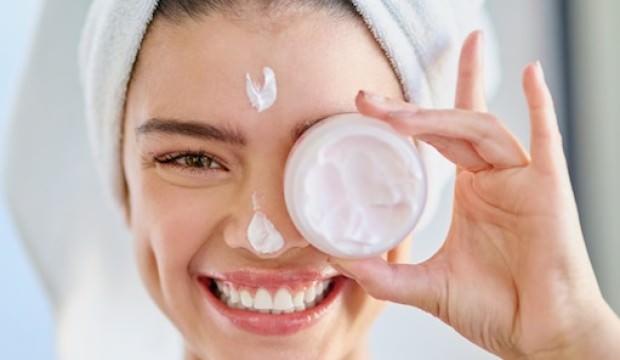 Cildi nemlendiren doğal maske tarifi