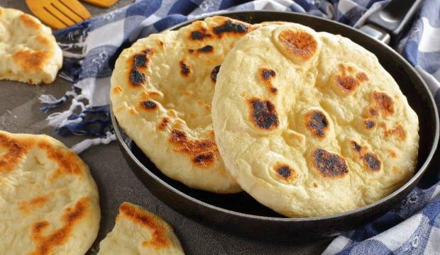 Üç malzemeli tavada ekmek tarifi