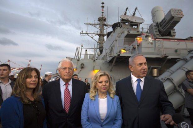 Netanyahu ve Rivlin ikilisine eşleri eşlik etti.