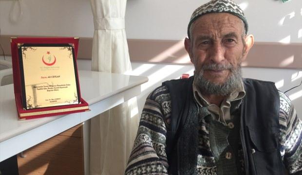 Hastaneye bağışladığı cihazlarla şifa buldu