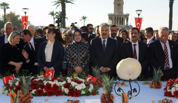 Konak Meydanı'nda Cumhuriyet resepsiyonu