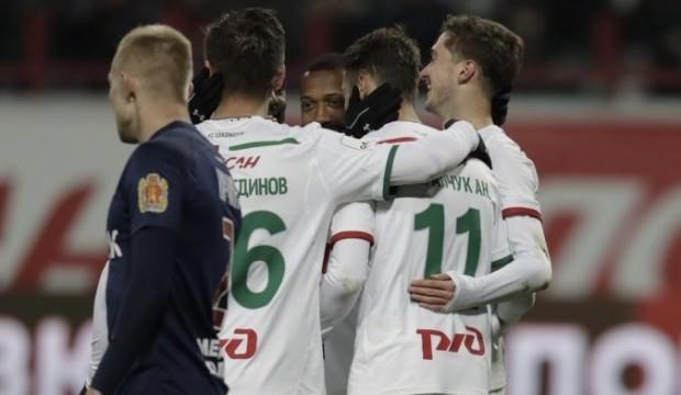 Lokomotiv kupada rahat turladı