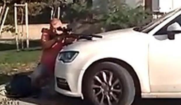 Şehrin ortasında hepsini tek tek öldürdü!