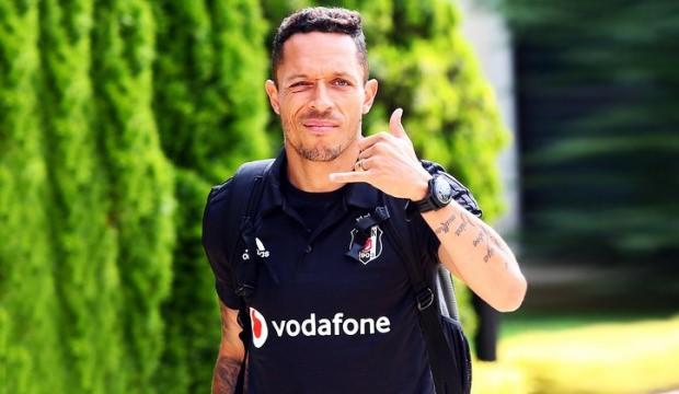 Beşiktaş'a Adriano müjdesi!