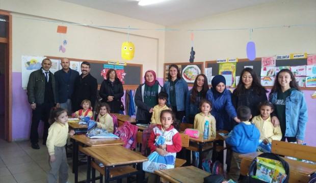 Köy okullarına kırtasiye yardımı