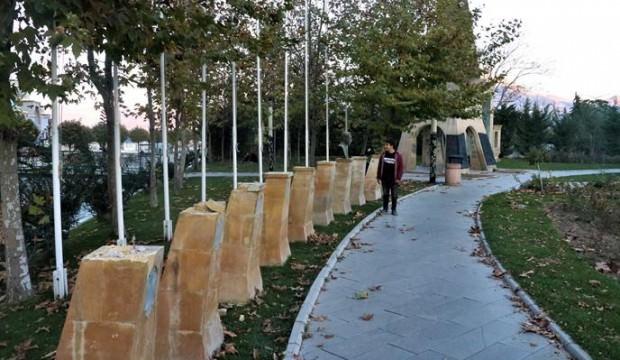 Isparta'da bir parktaki 9 bronz büst çalındı