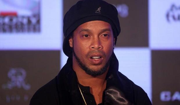 Ronaldinho'ya büyük şok! Yasaklandı...