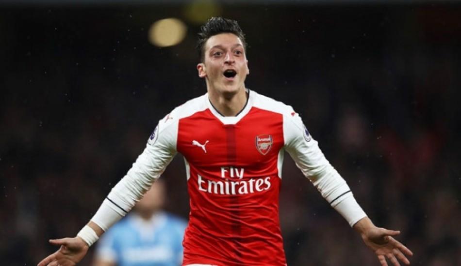 Mesut Özil'in Abdülhamid paylaşımı olay oldu
