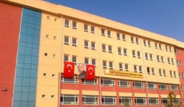 Okulda makyaj tartışmasında öğretmene tokat