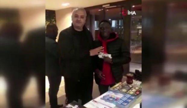 Ticari taksi şoföründen örnek davranış