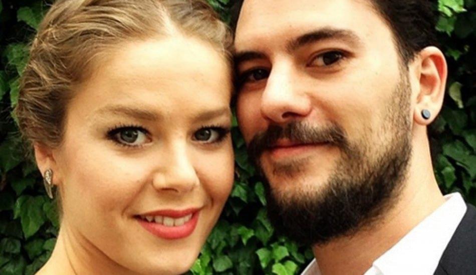 burcu_biricik_ve_esi_emre_yetkin_tatilde_ac_kaldi_1577693910_9381.jpg