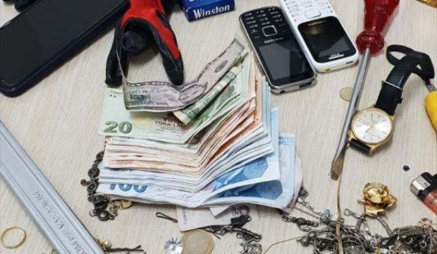 Evlerine hırsız girdiğini zanlılar yakalanınca öğrendiler