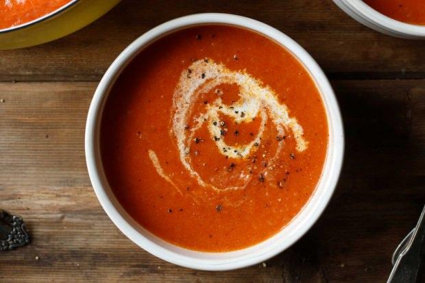 Evde kolay domates çorbası nasıl yapılır?