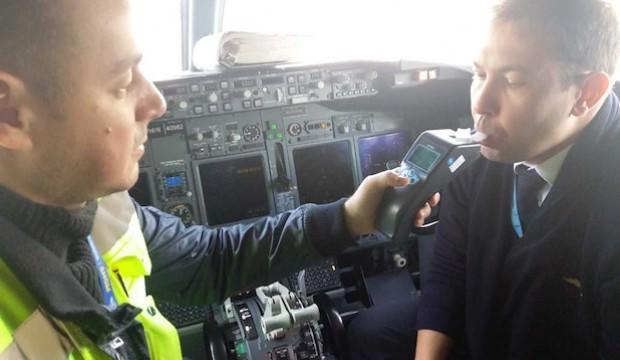 Havalimanında pilotlara alkol testi