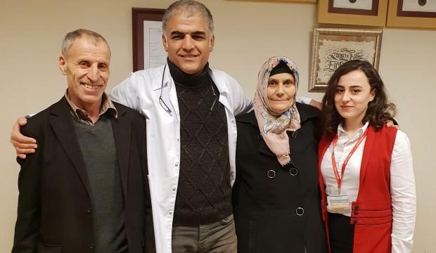 Hurmayı böyle yedi, midesinden çıkanlar şoke etti