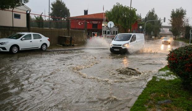 İzmir'de sağanak