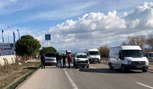 Karacabey'de trafik kazası: 2 yaralı
