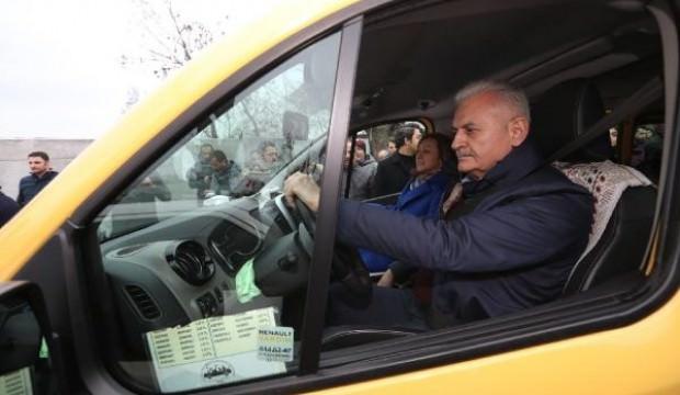 Binali Yıldırım Kadıköy-Taksim dolmuşunu kullandı