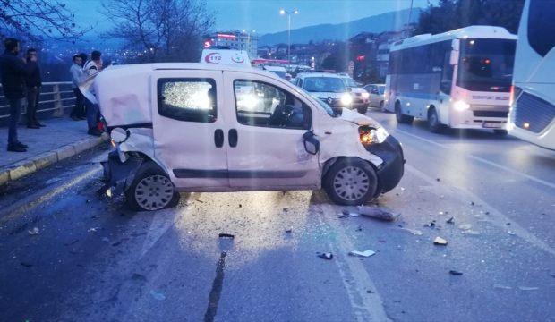Zincirleme trafik kazası: 2 yaralı