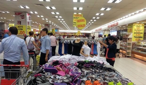 Tepki çeken afiş! Vatandaş mağazayı terk ediyor