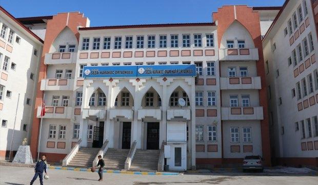 Öğrenciler harçlıklarını Yemen'deki çocuklara gönderdi
