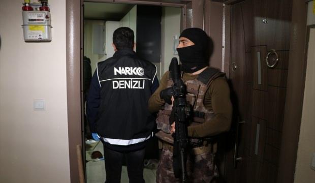 Uyuşturucu satıcılarına bilgi sızdırdığı iddia edilen polis yakalandı