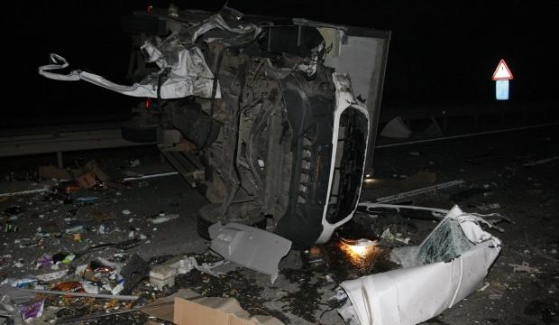 Hurdaya dönen araçtan sağ çıktı