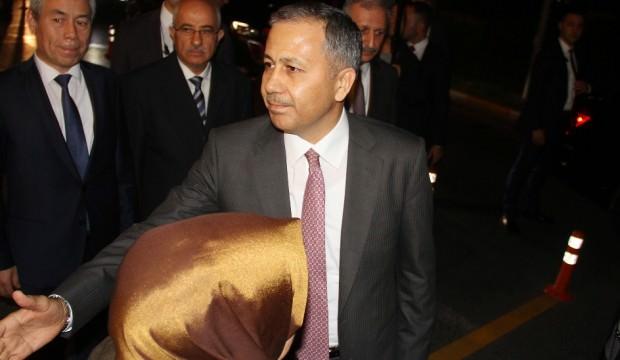 'Ali diye yazılır, kral diye okunur'