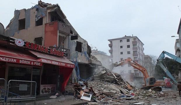 Kartal'da riskli bir yıkım daha