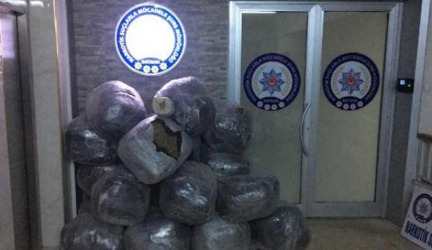 Saman balyaları arasında 215 kilo esrar ele geçti