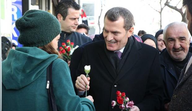 Arısoy, sokak sokak gezerek projelerini anlattı