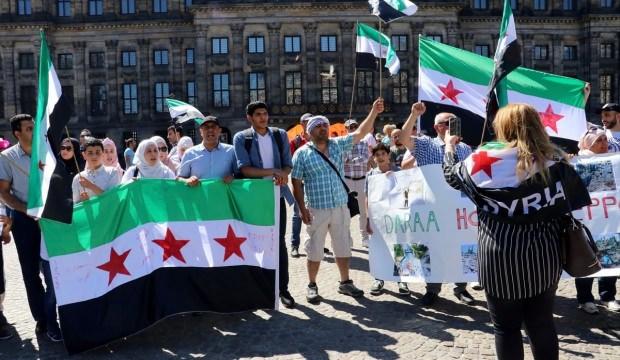 Hollanda'da Suriye gösterisi: Sayın insanlık neredesin?