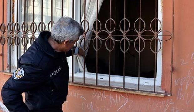 Polis perdeyi araladı dehşete düştü!